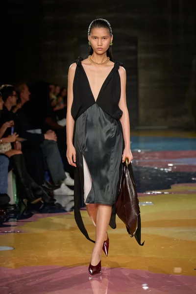 Look 18